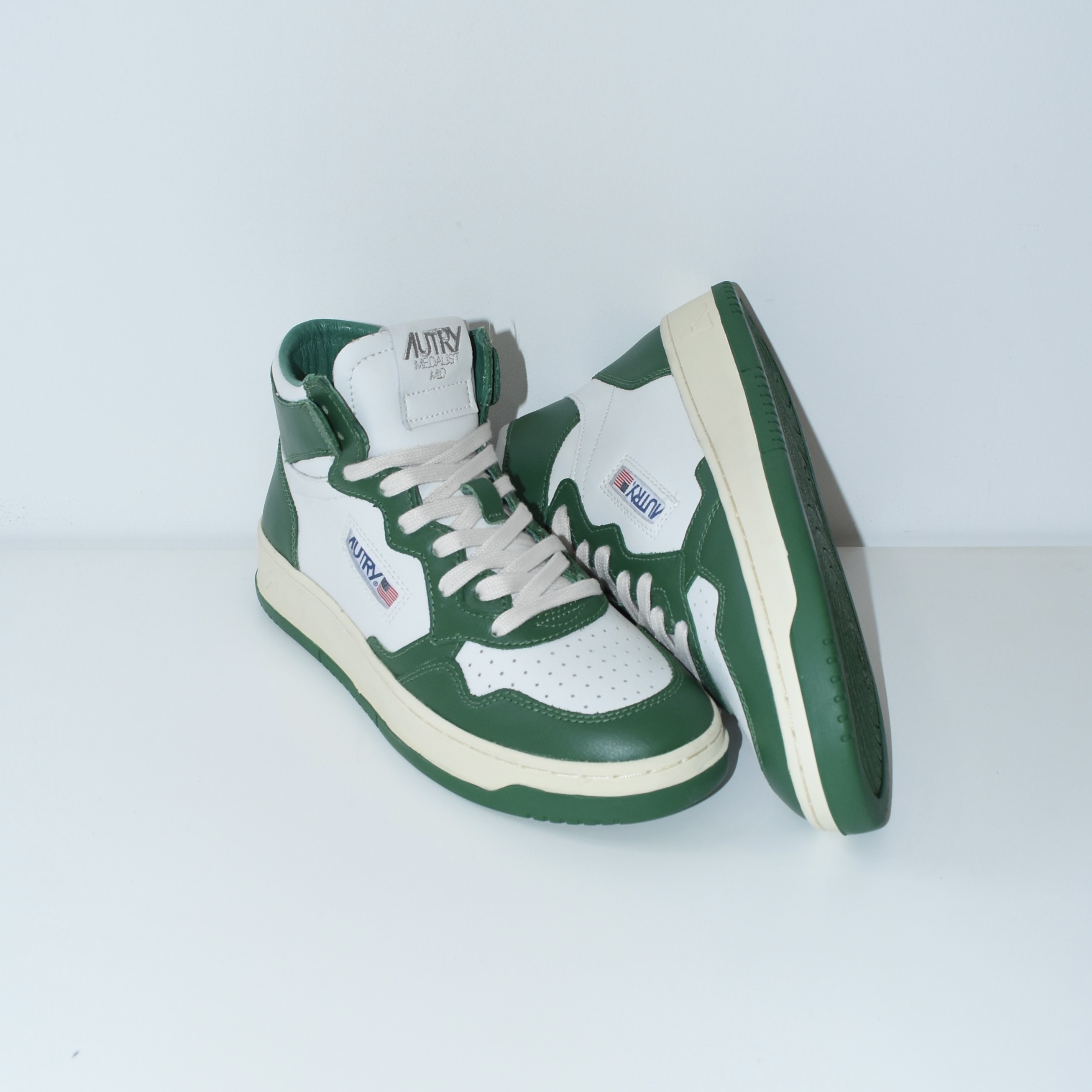 AUTRY MEDALIST MID SNEAKERS WHITE GREEN[AUMMWB03]