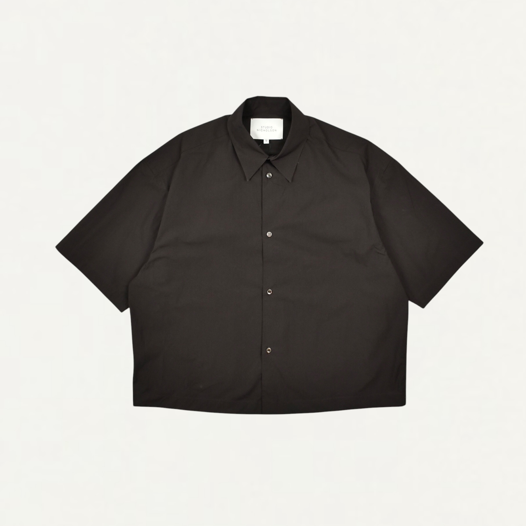 STUDIO NICHOLSON SANKO SHIRT IN COCOA[SANKO SNM-1267]